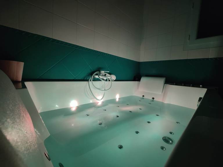 Gîtes, chambre d'hôtes et table d'hôtes gastronomique à Casteljaloux Lot et Garonne, piscine, jacuzzi et spa