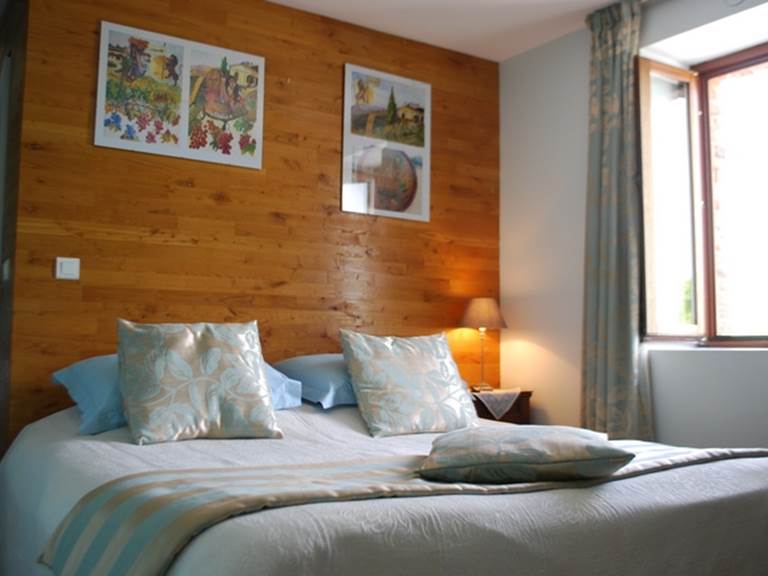 la chambre Cabanon, chambre double, lit de 1,80m x 2,00m avec vue sur la nature