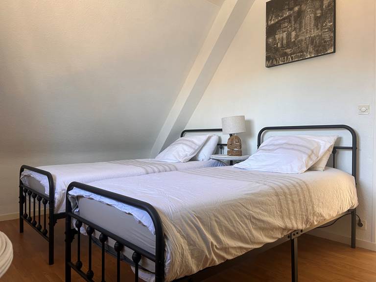 chambre 3 étage: lits modulables soit 2 lits simples 90x200 ou lit king size 180x200