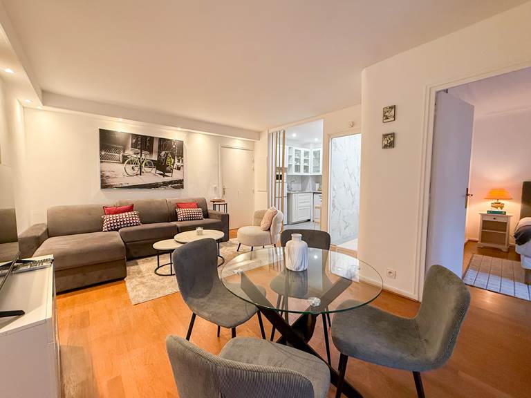 ID210 CANNES LORRAINE SALON 3