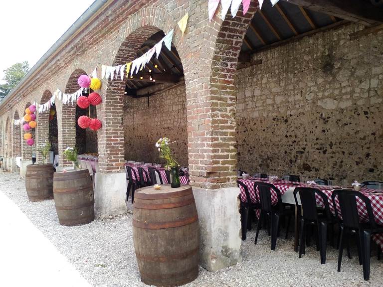 Repas sous les arcades
