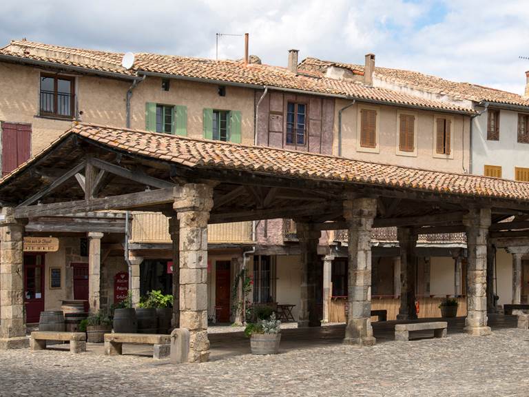 Lagrasse_halle