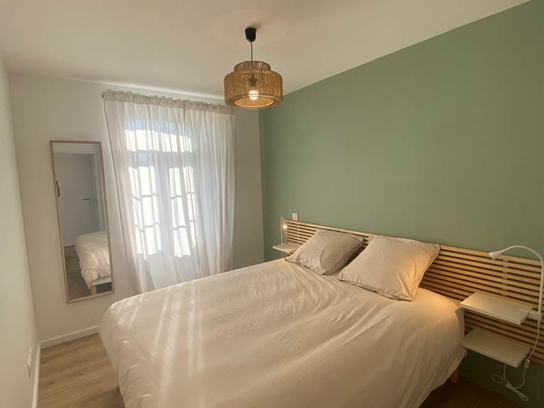 appartement-meuble-cambo-les-bains-chambre-confortable.jpg