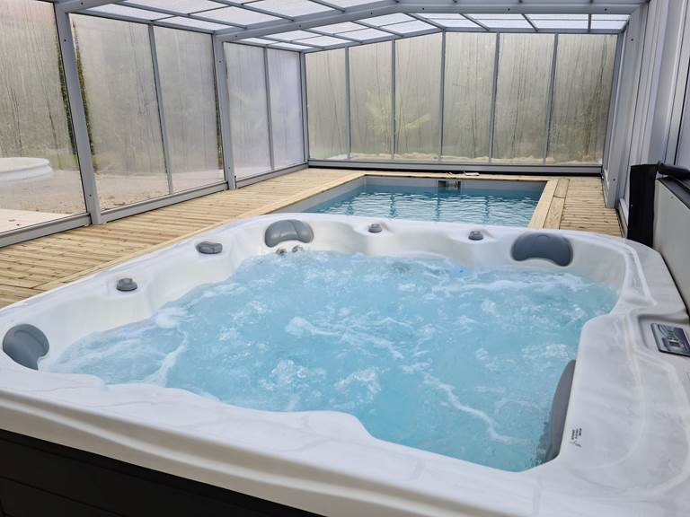 gite-le-lijaly-spa-couvert-detente-vendee.jpg