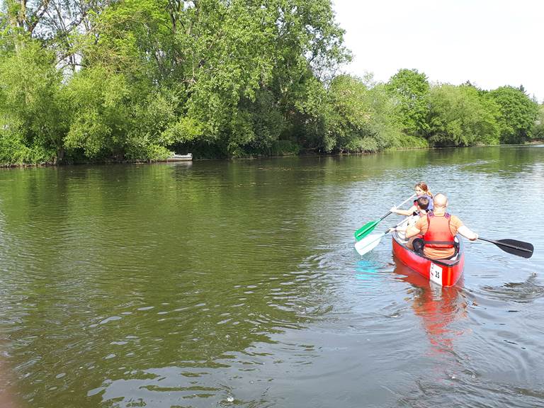 Une balade en famille dans un canoë 3 places