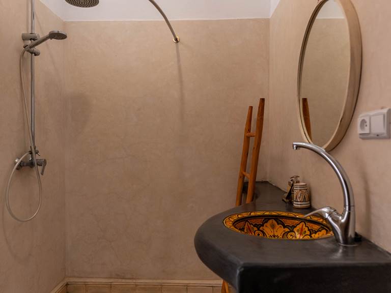 villa-dar-loun-ghazoua-salle-de-bain-privee.jpg