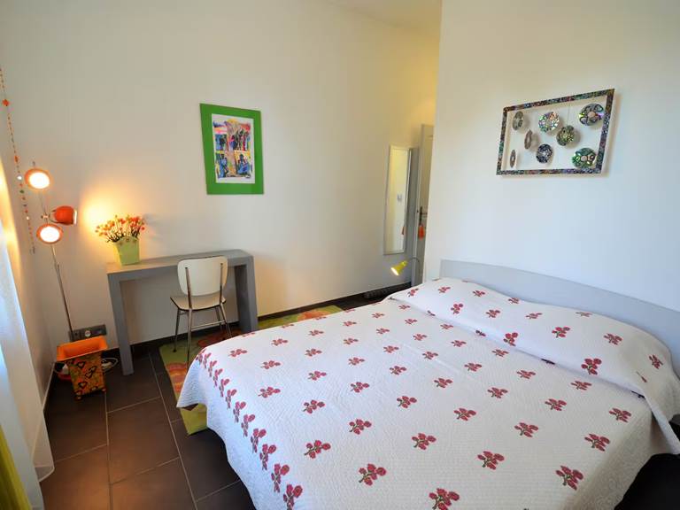la chambre Morjim et son lit de 160cm