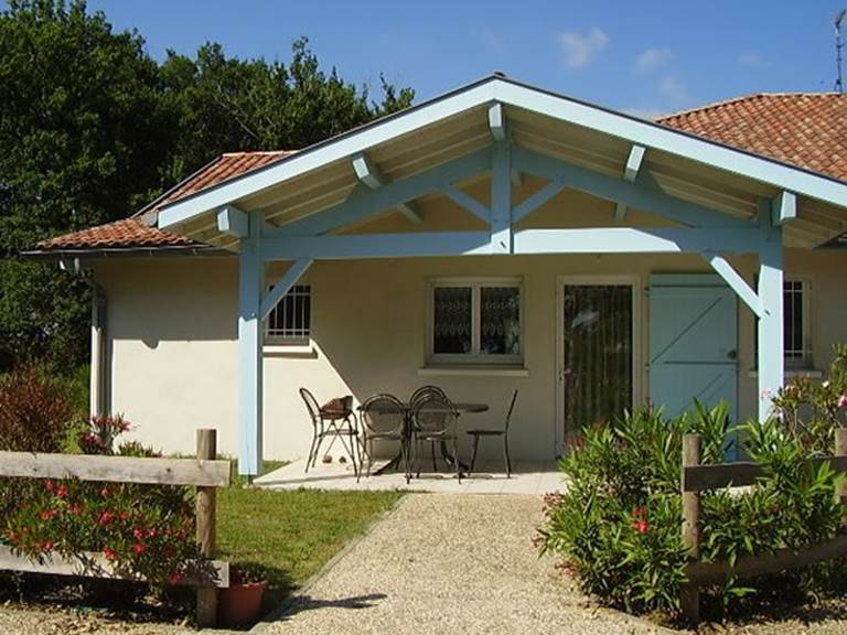 Entrée et Terrasse du gîte