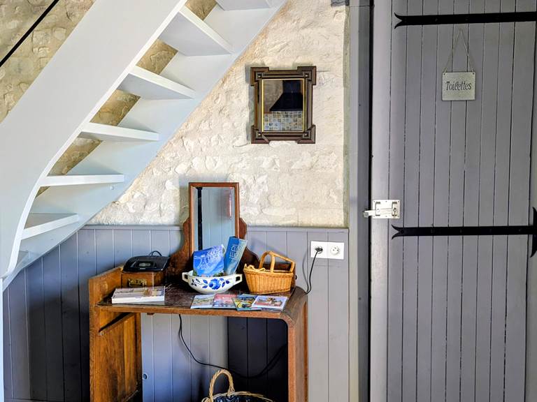 desk-wc-cachette-jaulnay-gites-de-famille