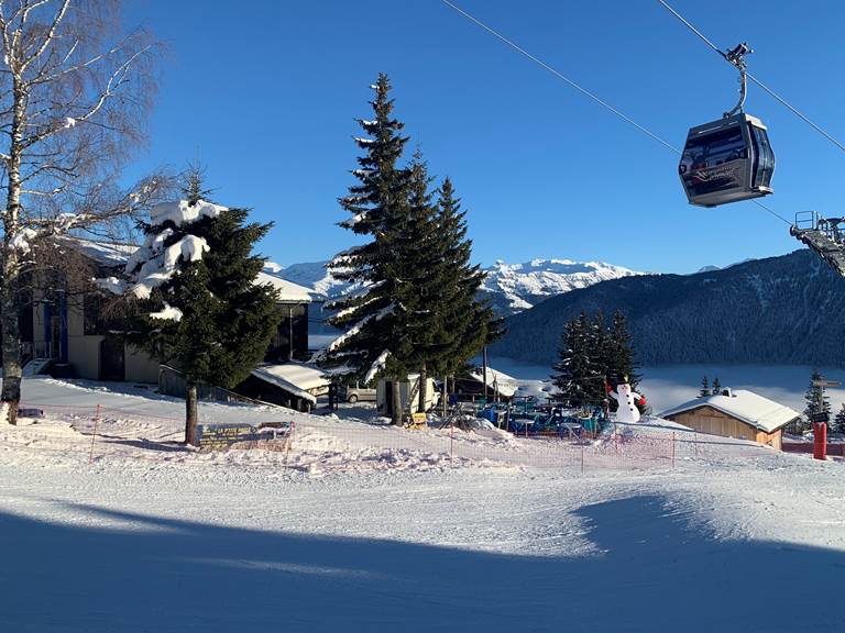 télécabine à proximité du chalet