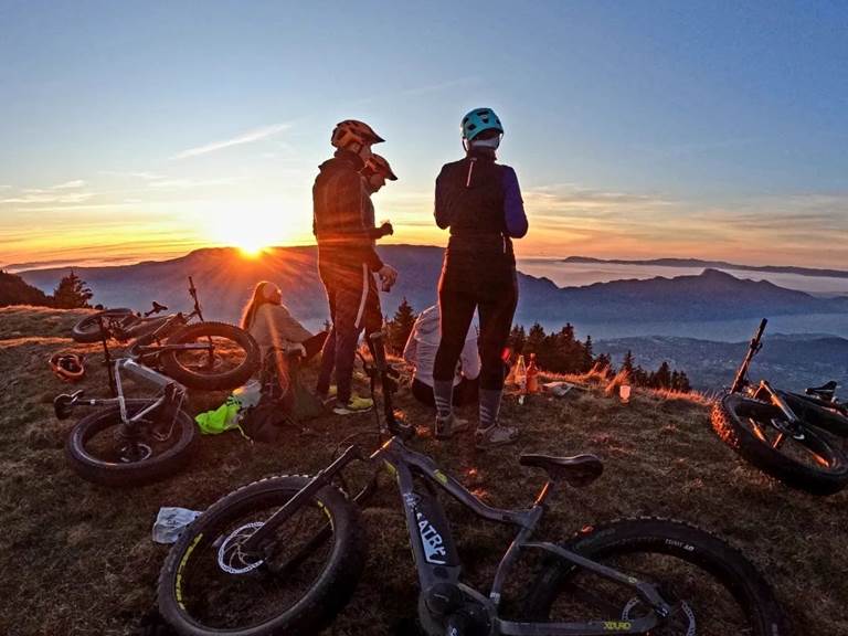 VTT, Sunset et apéro au dessus du Lac du Bourget