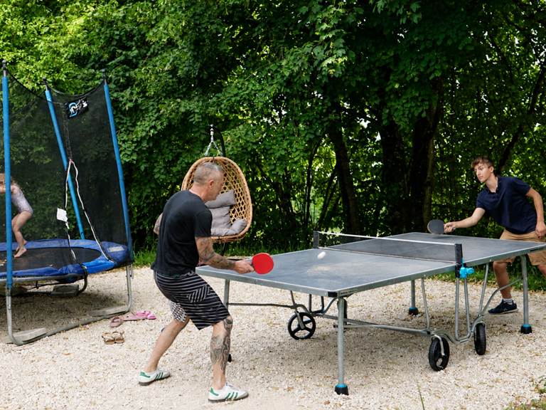 Ping-pong, trampoline et détente au Manoir du Colombier