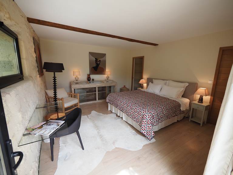 Chambre spacieuse avec Salle de douche et wc privé