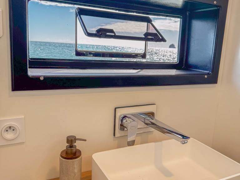 des salles de douche lumineuses et design