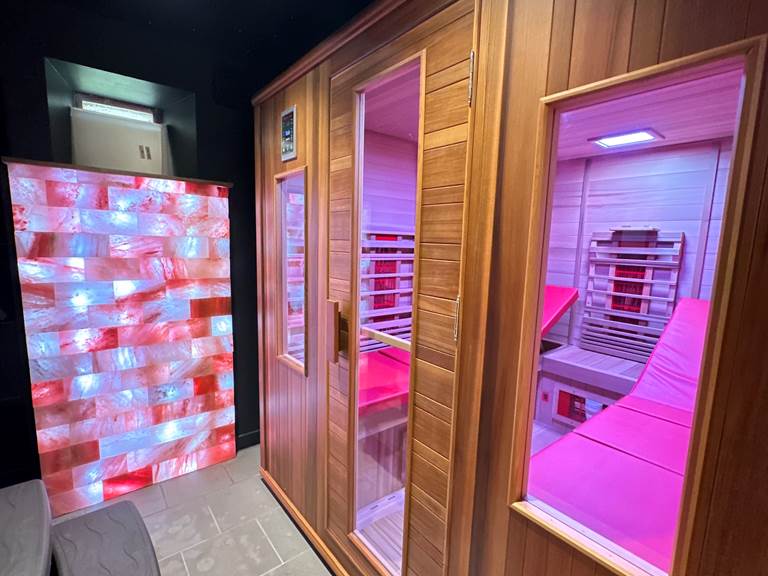 love-room-eden-de-roques-mur-de-sel