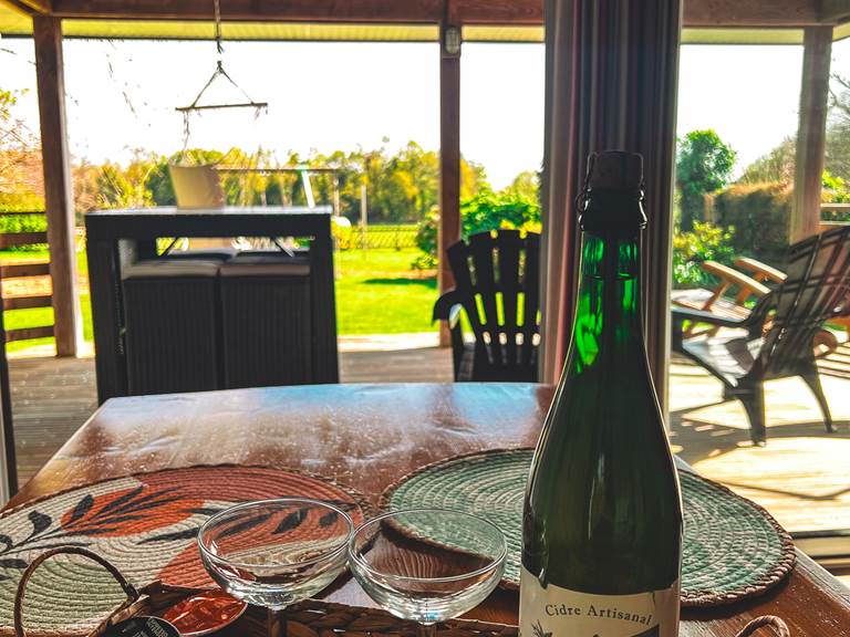 Cidre local à votre arrivée : servez-vous !