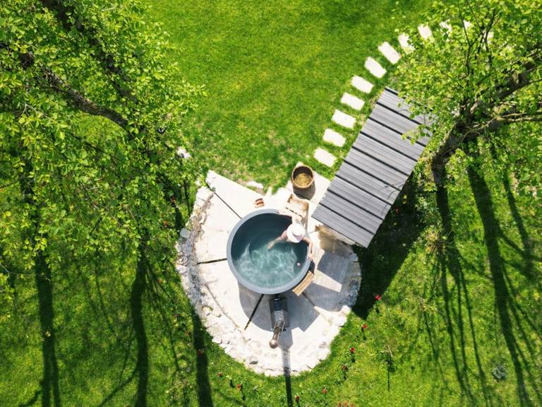 Bain nordique – Manoir du Colombier / Instant suspendu face aux montagnes