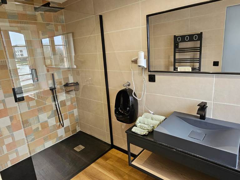 Salle de bain Gay Troy proche de Bayonne, Biarritz et des plages de Ondres et Capbreton.