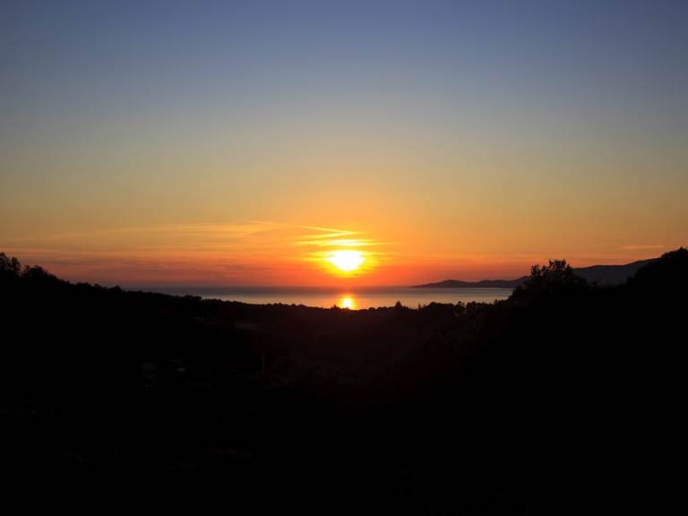 coucher du soleil au ruone en corse