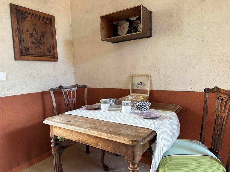 chambre-d'hôte-Etrigny- lacourquinousrelie-Mûrier-coin repas_dining table-gallery