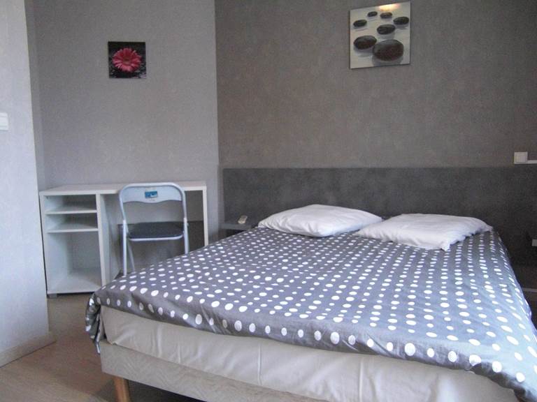 Chambre double confort, vue tour Castellane