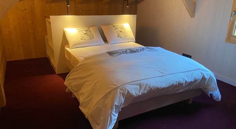 Chambre-entie`re-avec-draps-Sommand-Les-Carroz-de-Mary-2