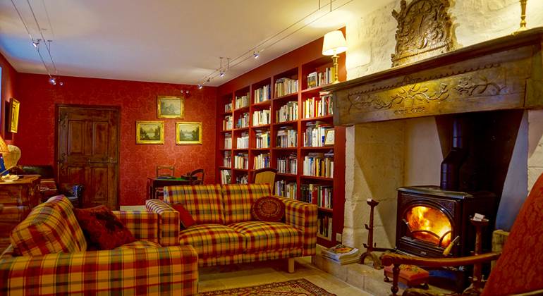 salon-cheminee-gite-domme-dordogne