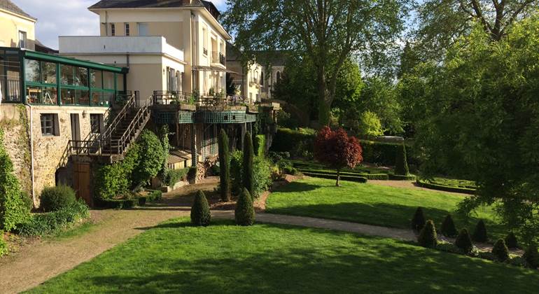 Location saisonnière-Maine et Loire-grande maison-villa-grand jardin