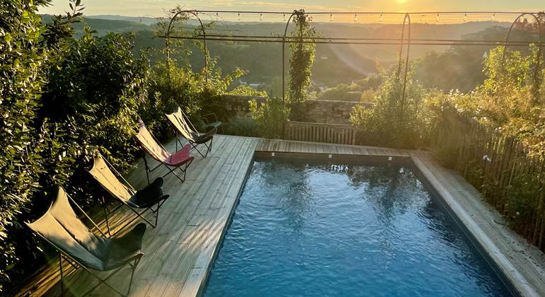 Piscine avec vue panoramique sur la Dordogne