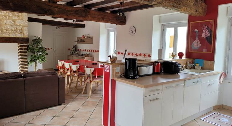 Cuisine ouverte avec salle à manger et salon pour partager de bons moments