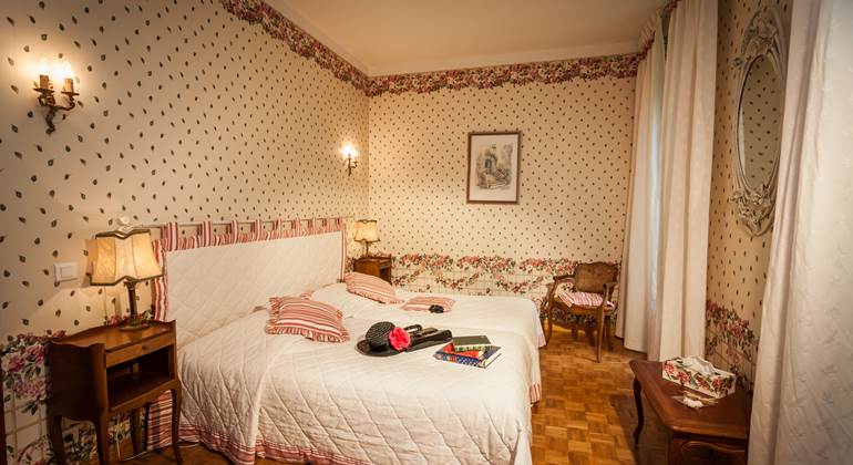 Hostellerie du grand duc chambre 2 lits 1