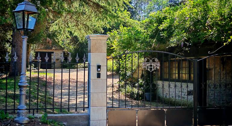 Bonfarto Locations main entrance