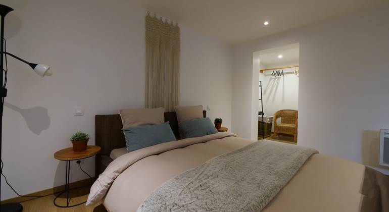Grande chambre avec petit dressing