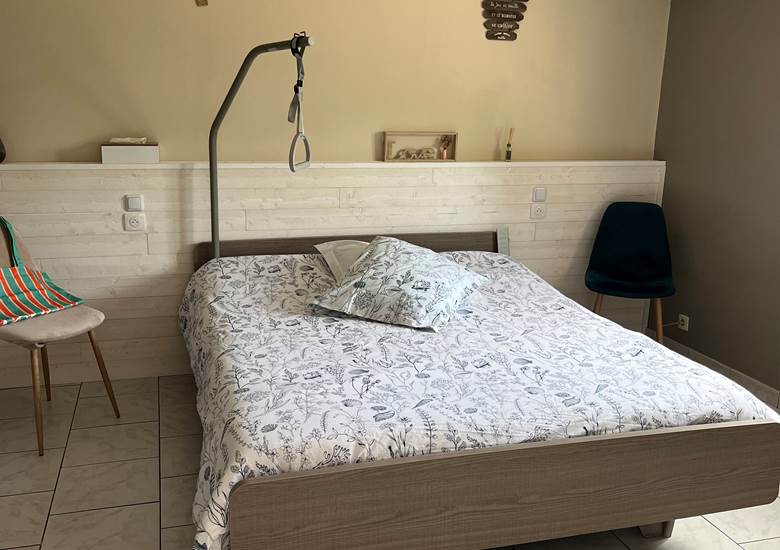 sur demande à notre association vous pouvez avoir un lit médicalisé pour 2 personnes