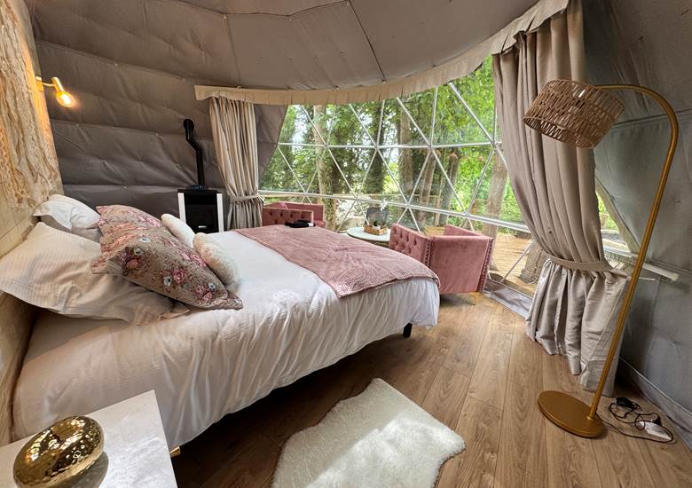 bulle-romantique-nuit-insolite-lit-confort-spa-vosges-couple-weekend.jpg