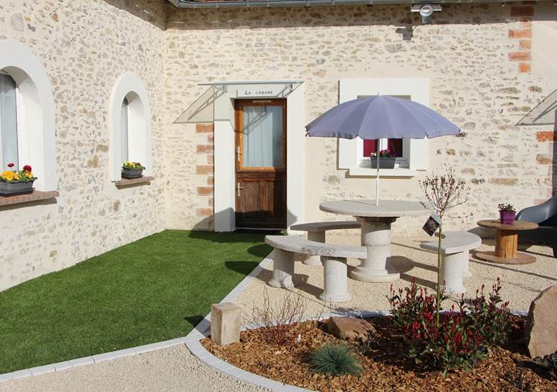 gite_rural_la_fleche_terrasse_cabane_hameau_des_deux_ailes
