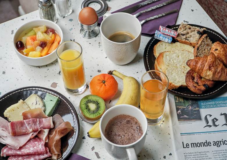 hotel-spa-arradon-salle-petit-dejeuner-sucre-sale-equilibre-buffet-produits-locaux