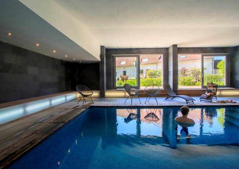 Piscine intérieure chauffée à 29°