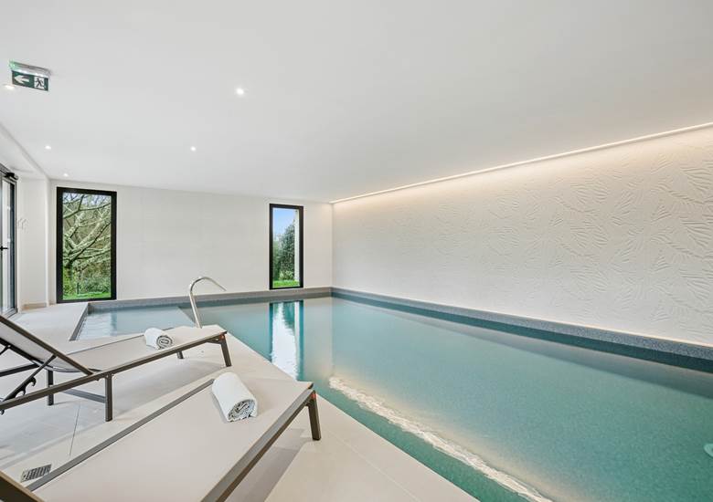 hotel-spa-arradon-piscine-interieure-chauffee-golfe-du-morbihan