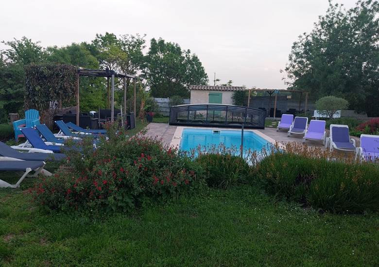 vue piscine avec transats