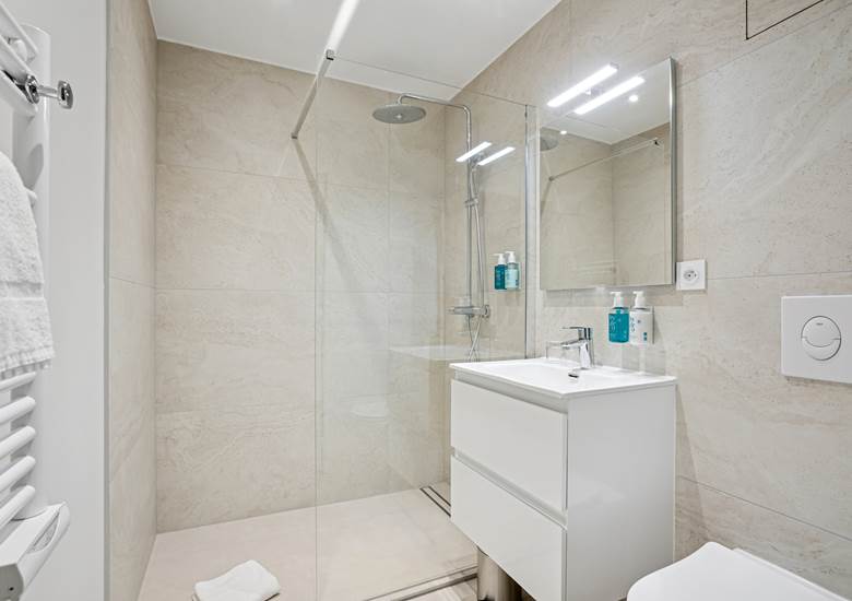 salle-de-douche-italienne-superieure-hotel-arradon