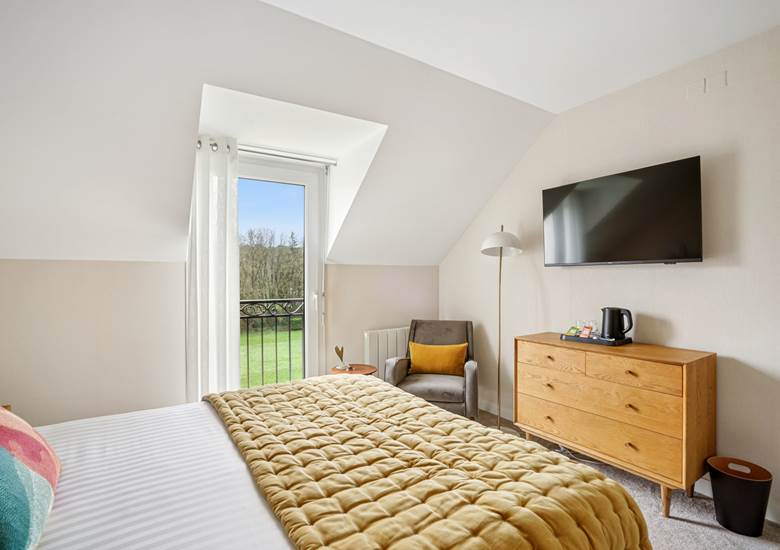 chambre-superieure-hotel-arradon-vue-jardin