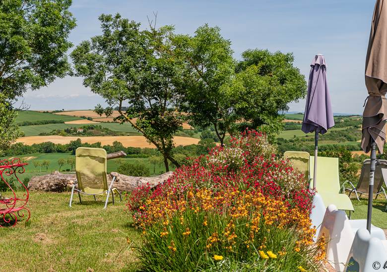 jardin avec vue sur les colinnes