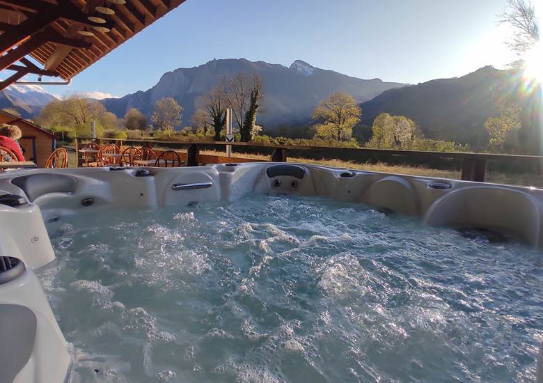 TERRASSE JACUZZI AU SOLEIL
