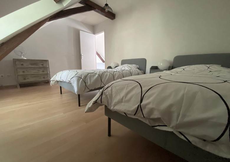 Chambre 2 : 2 lits simples transformables en 1 lit double si besoin