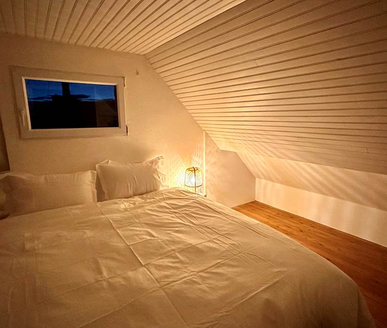 Chambre parentale à Portsall avec un lit King Size (180 x 200)