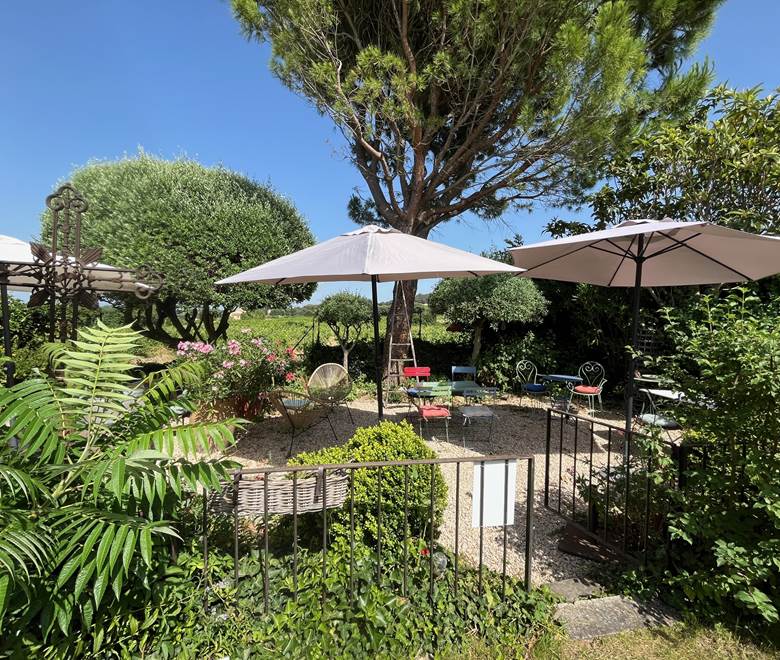 Le Mas Mellou / Gîtes et Chambres d'hôtes - Le Jardin et son Coin Détente