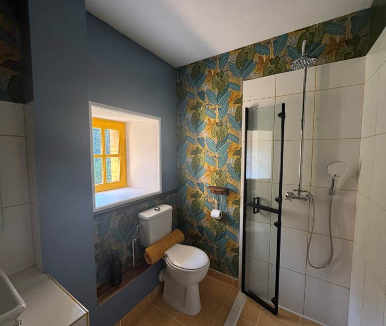 O Moulin du Fieux - Chambre 3 - Bleue - Salle d'eau et WC PMR