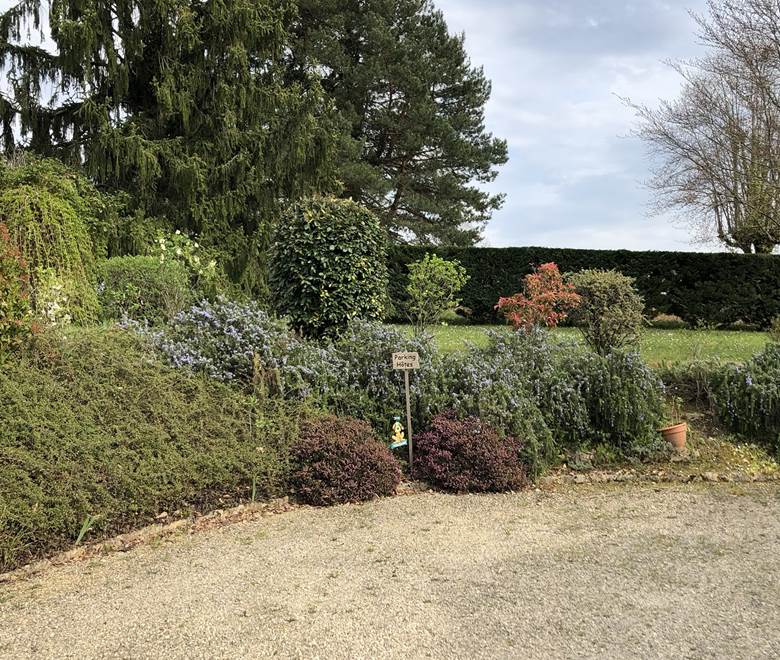 le parking des hôtes