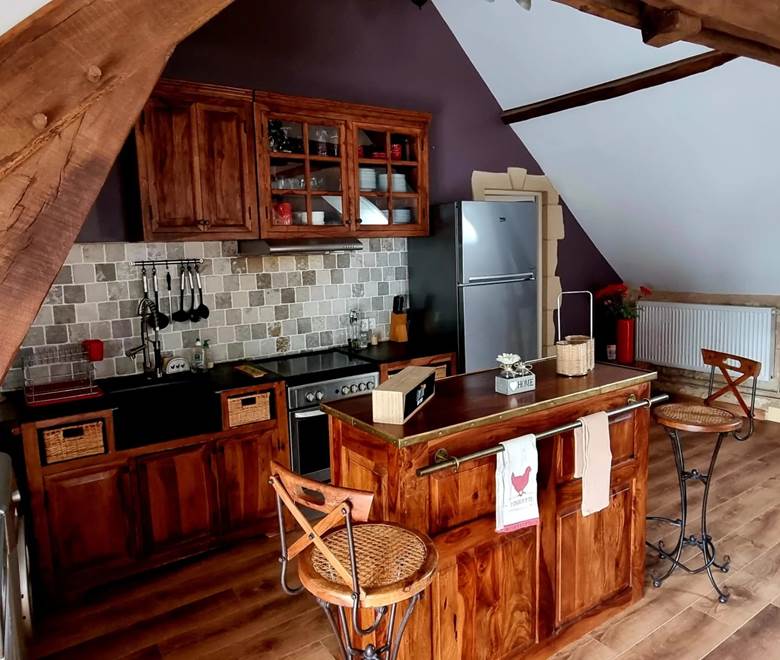 vue sur la cuisine toute équipée